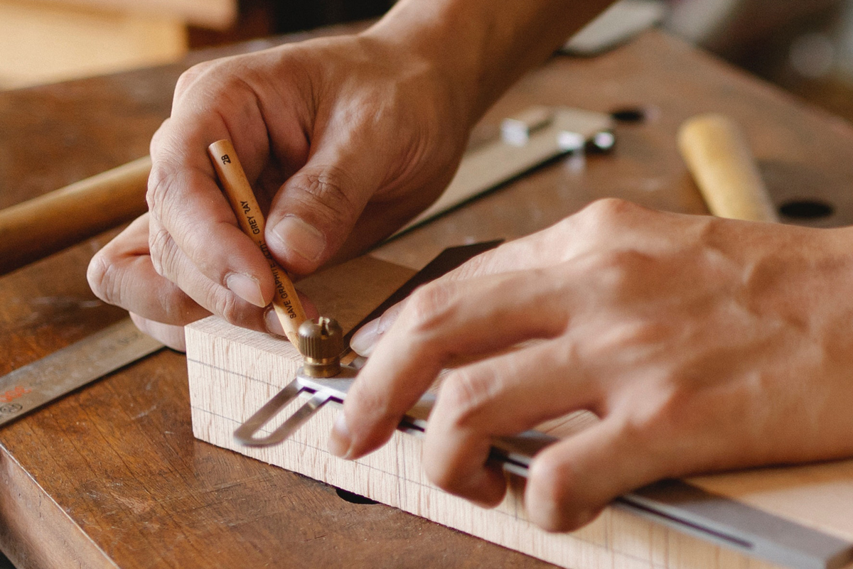 hands measuring wood